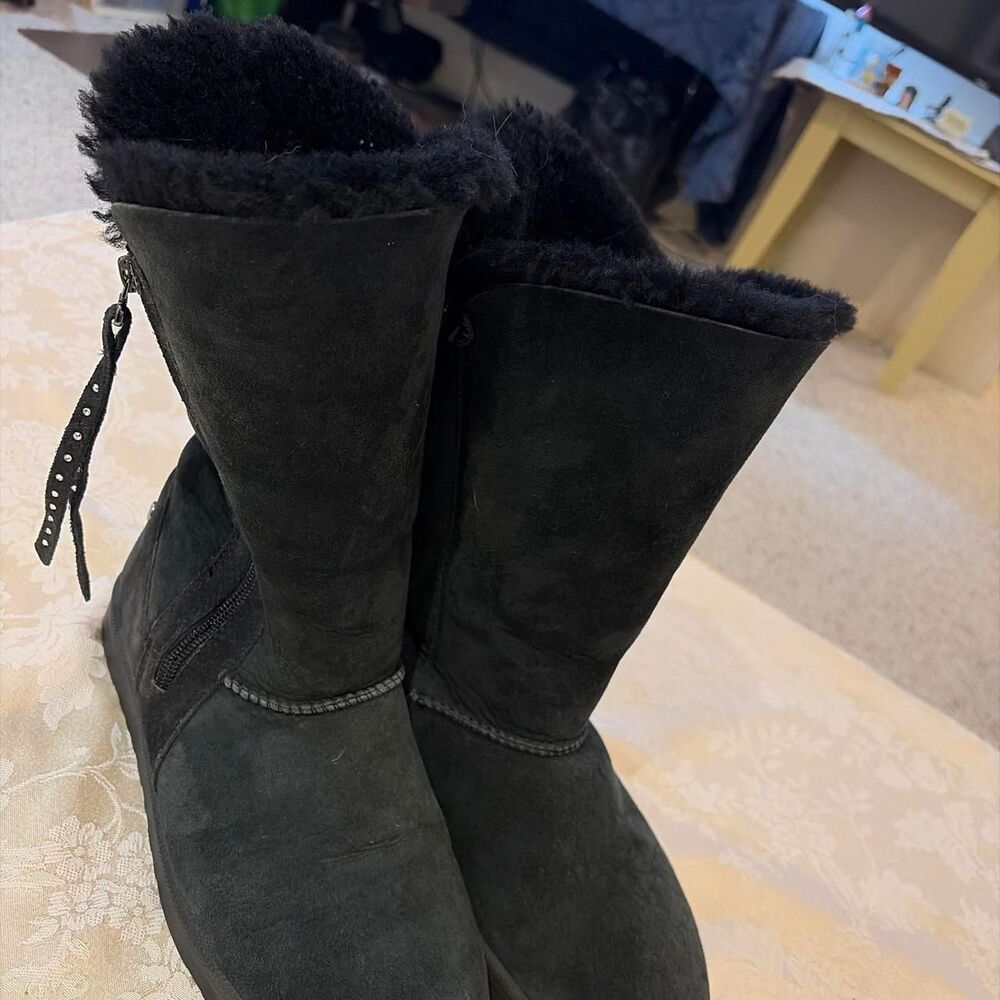 Abeo Women's Black and Grey Boots